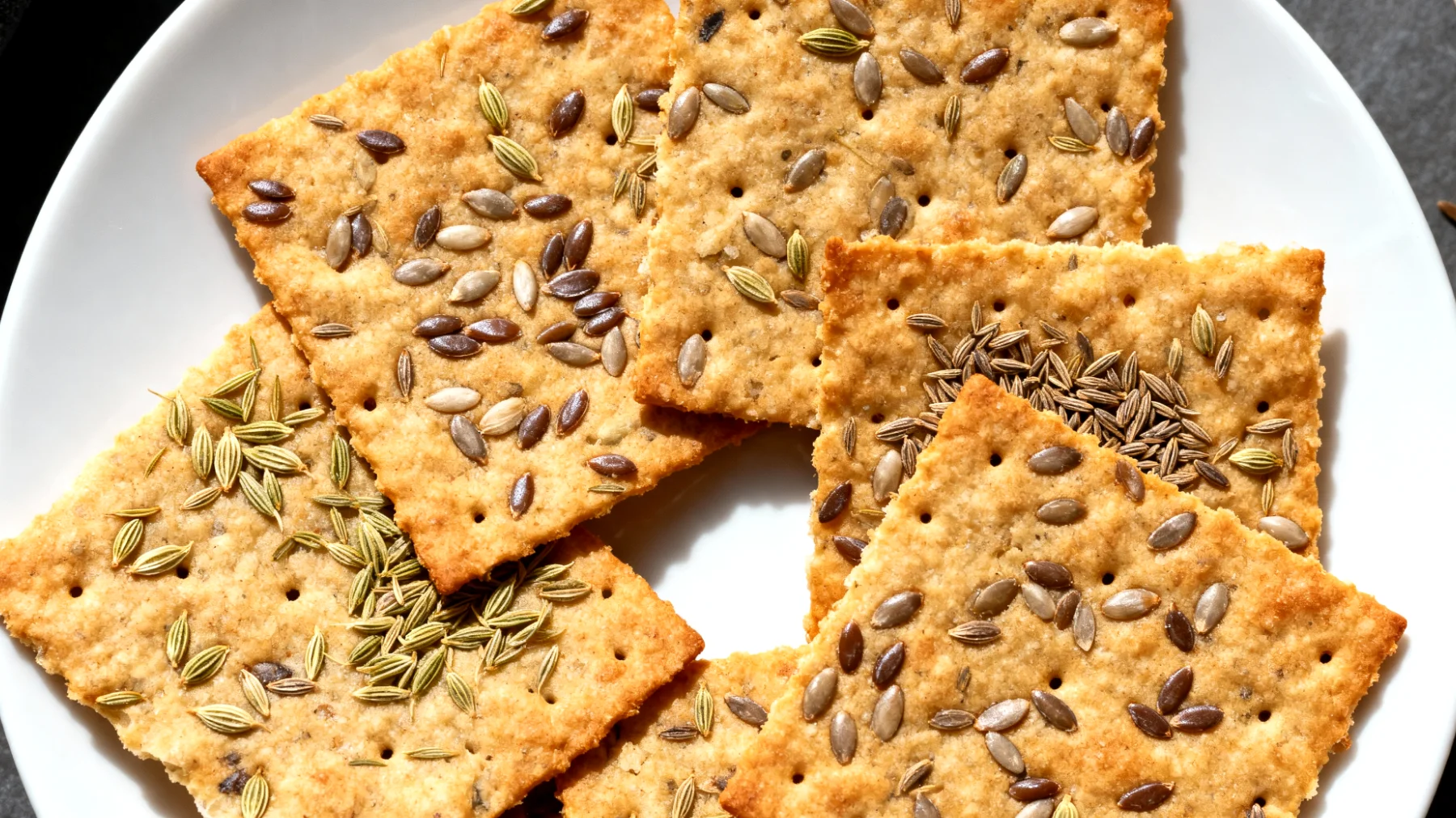 Fenchelsamen-Cracker mit Leinsamen und Kümmel"
