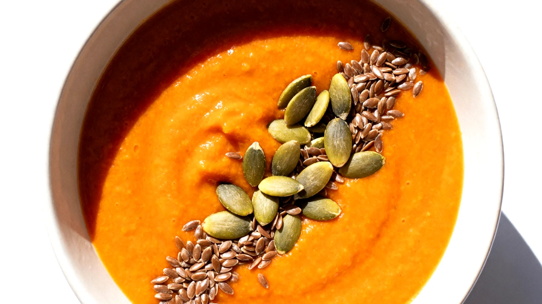 Hagebuttenmus mit Kürbiskernen und Leinsamen"